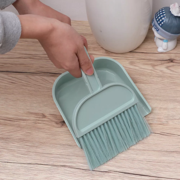 1 Pc Imported Mini Broom & Dustpan Set - Perfect For Desktop Cleaning And Quick Cleanups (Random Color)