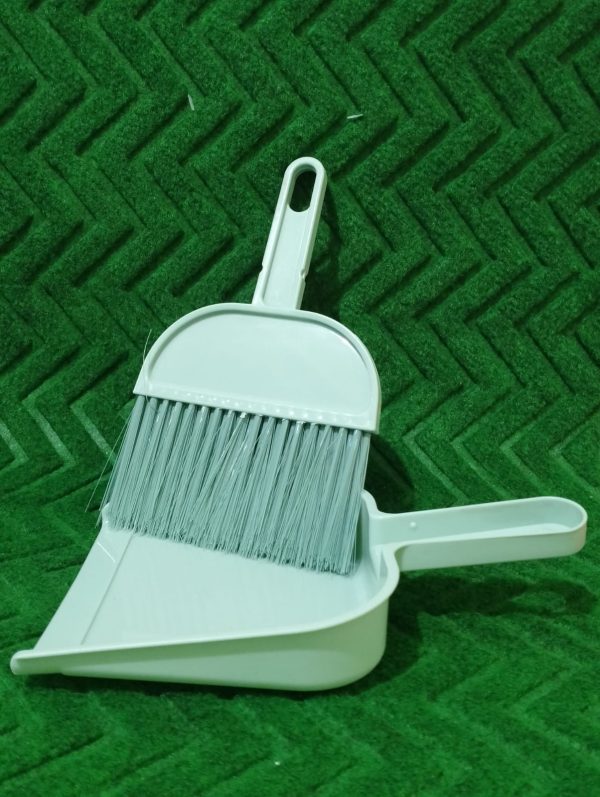 1 Pc Imported Mini Broom & Dustpan Set - Perfect For Desktop Cleaning And Quick Cleanups (Random Color)