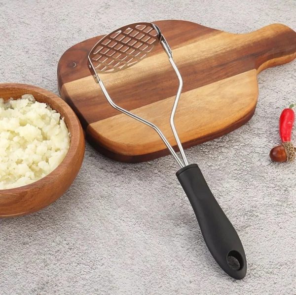 Potato Masher Stainless Steel Manual Kitchen Vegetable Ricer Fruit Banana Egg Crusher Tool (Random Color)